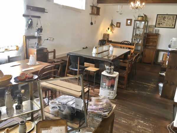 オウンウェイカフェ店内席