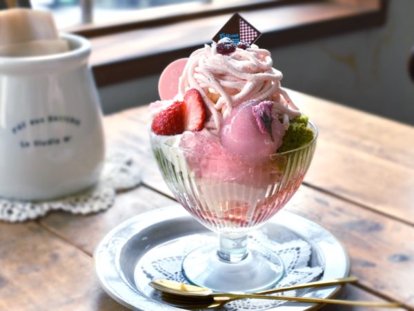 オウンウェイカフェ桜パフェ
