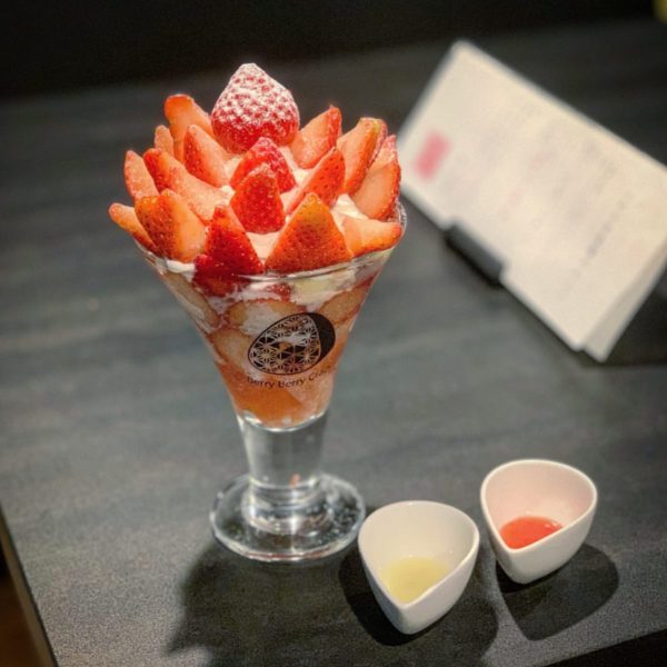 ベリーベリークレイジーいちごパフェ